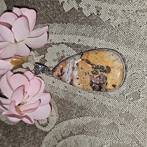 New Lacy Agate teardrop pendant - Picture 1 of 6